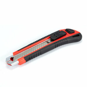 Cutter de 18mm Largo de 6" Reforzado con alma metalica